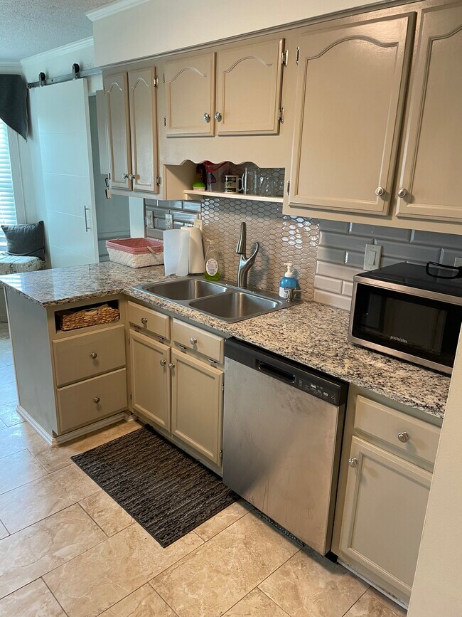 Foto del edificio - 973 Greencliff Dr