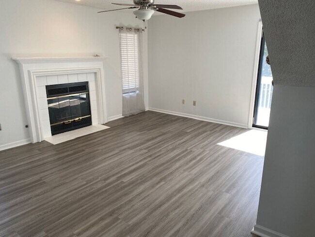 Foto del edificio - Shawnee Condo all redone close to Shops an...