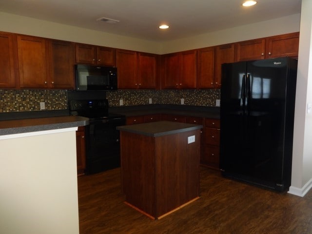 Foto del edificio - 1100 Briar Rose Ln