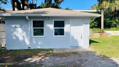Building Photo - 914 N Wild Olive Ave