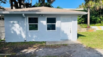 Building Photo - 914 N Wild Olive Ave