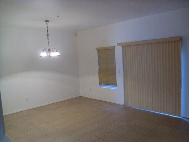 Foto del edificio - 8554 Burnet Ave