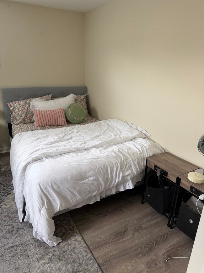 Foto del edificio - 7529 Fairwood Ln