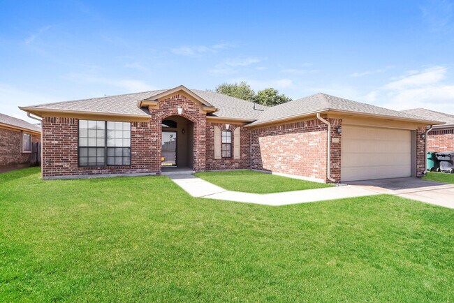 Foto del edificio - Great 3 Bed Home! Coming Soon!