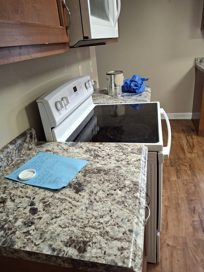 Kitchen - 125 Kettle Moraine Dr S