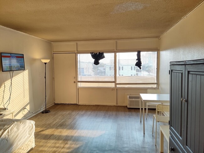 Building Photo - 2506 S Ocean Blvd