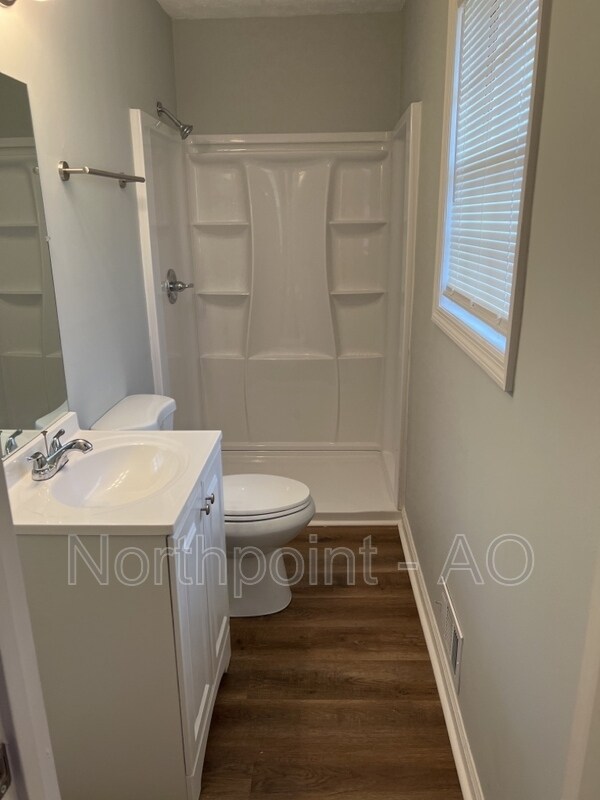 Building Photo - 3001 Lakeridge Dr SE