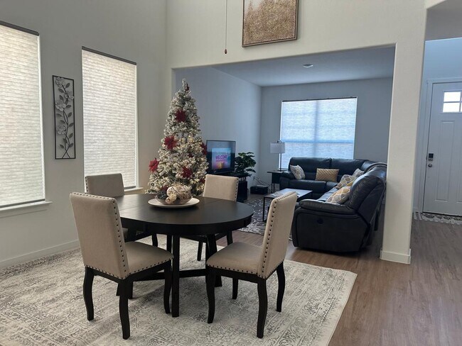 Foto del edificio - 3600 Daisy Holw Lp