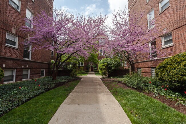 Building Photo - 2620 N Spaulding Ave