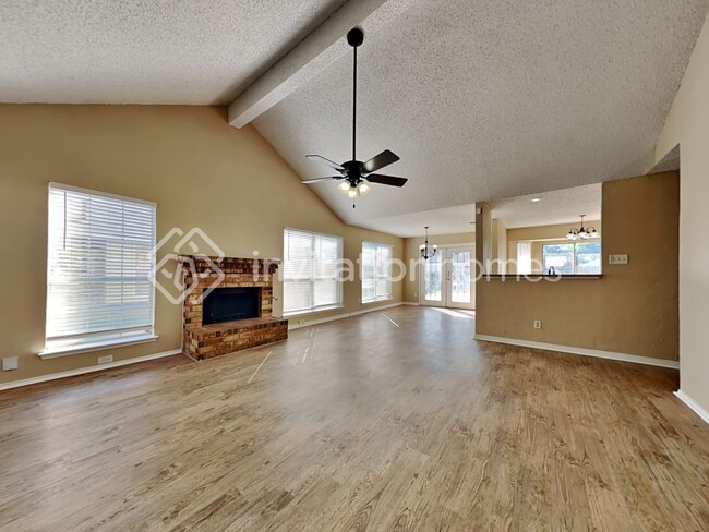 Building Photo - 2855 Red Oak Dr