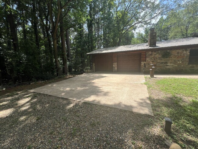 Building Photo - 247 Pine Lake Rd