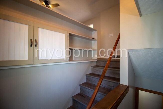 Building Photo - Spacious Omaha Home
