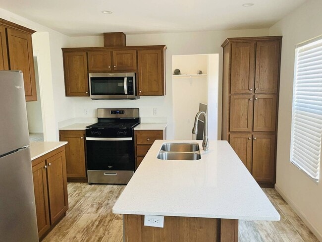 Foto del edificio - 541 E Sullivan St