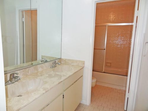 Foto del edificio - 1300 NW 13th St
