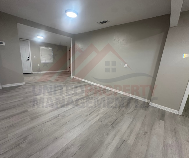 Foto del edificio - 3 bedroom, 2 bathroom home on large lot close to High School