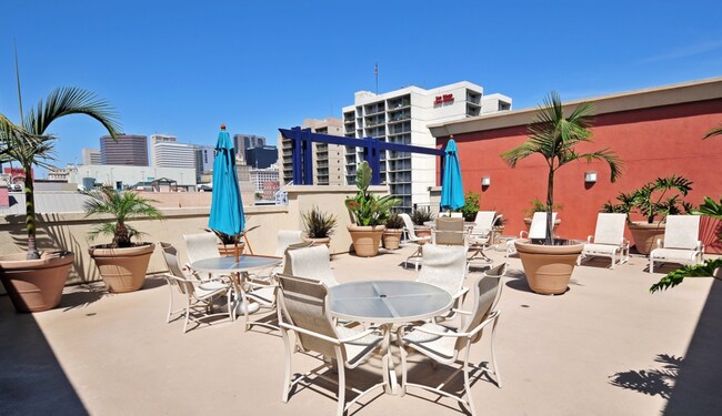 Building Photo - AMAZING 2/2 MARINA DISTRICT CONDO WITH 2 A...