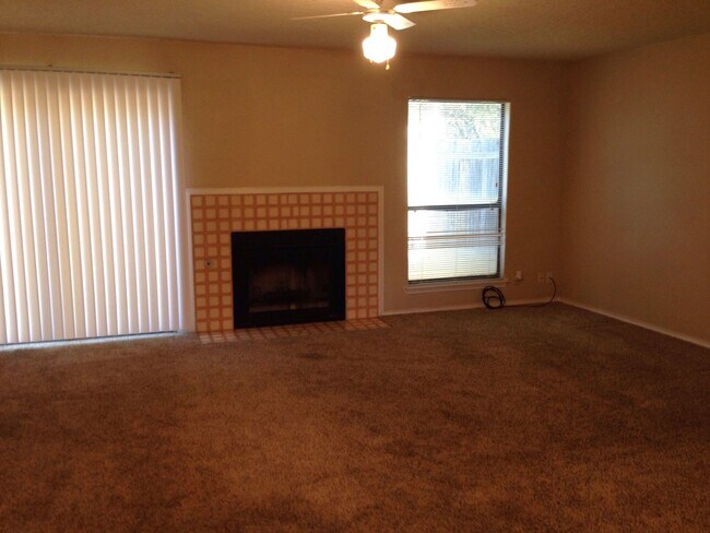 Foto del edificio - 6931 Wright Way St