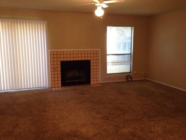 Building Photo - 6931 Wright Way St
