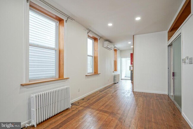 Building Photo - 1525 N 27th St