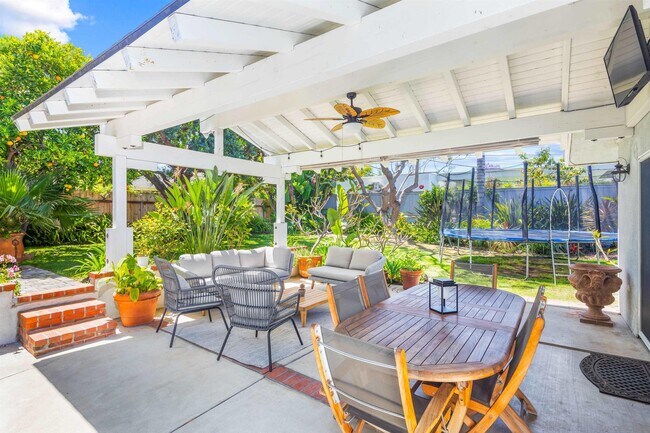 Foto del edificio - 541 Country Club Ln