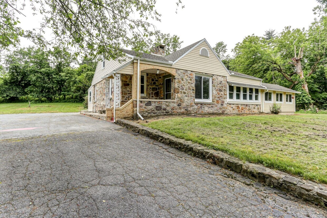 Primary Photo - 3 Bed 1.5 bath in Camp Hill