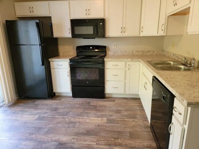 Foto del edificio - 694 S Cedar St