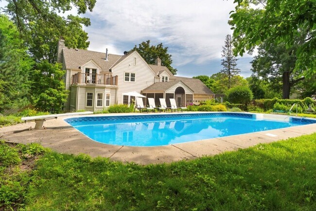 Foto del edificio - 2730 Glenhurst Ave