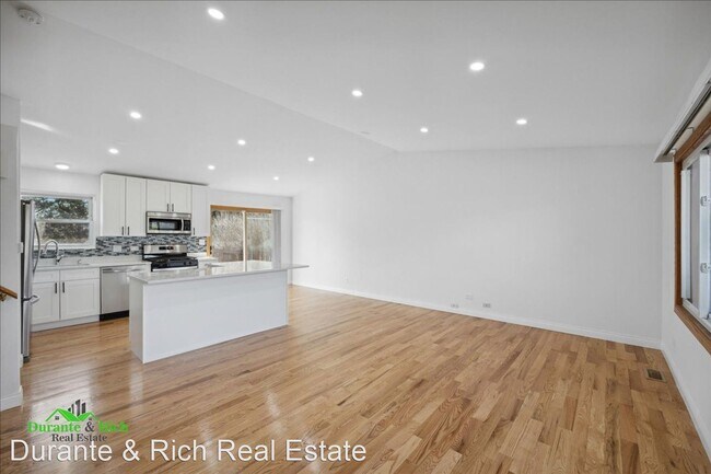 Foto del edificio - 3 br, 1.5 bath House - 3903 N. Galesburg Ave