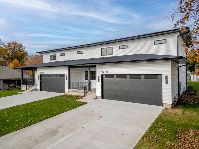 Building Photo - 1305 W 19th St