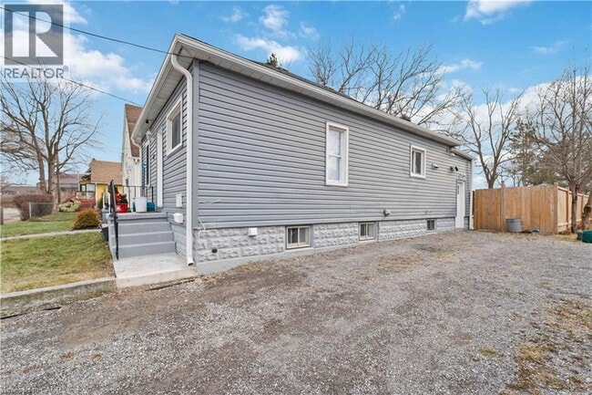 Building Photo - 65 Almond St