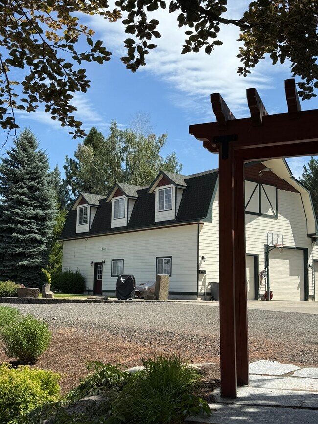 Building Photo - 10303 N Stoneman Bluff Ln