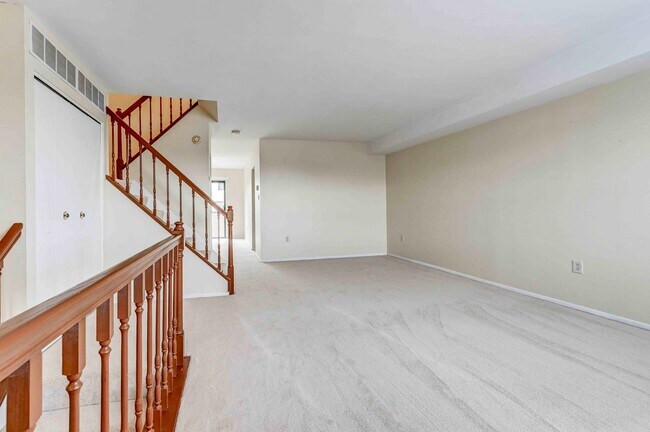 Building Photo - 18 Clinton Hill Ct