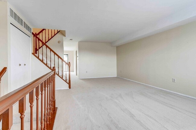 Foto del edificio - 18 Clinton Hill Ct