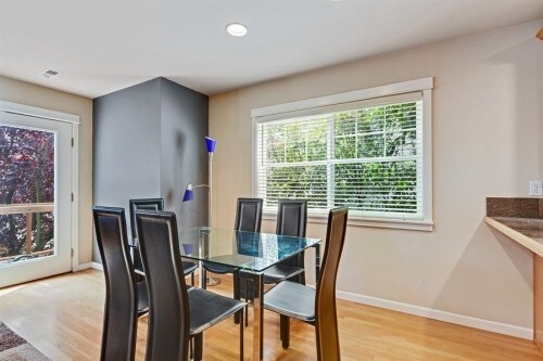 Building Photo - Stone Townhome  - 3 bedrooms