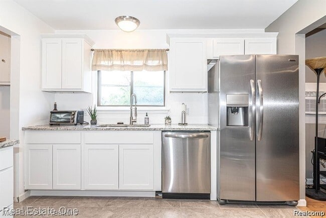 Building Photo - 3800 Elmhurst Ave