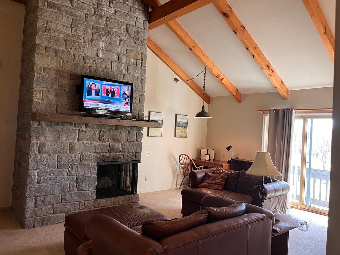 Tv provide or bring your own - 2254 Apple Rd