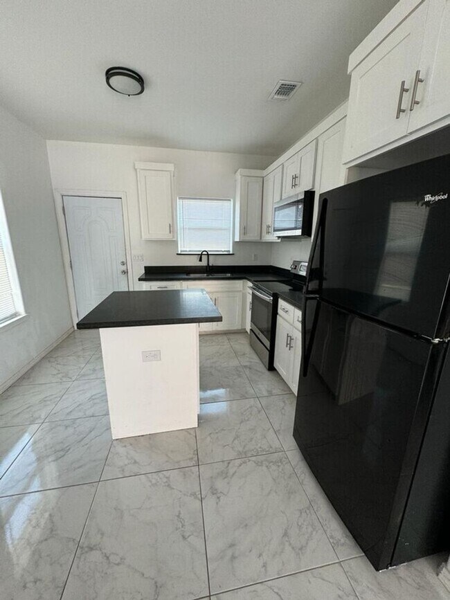 Foto del edificio - 3303 Aurora Ln