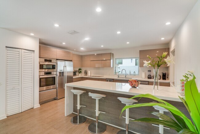 Foto del edificio - 2380 Magnolia Dr