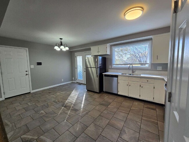 Building Photo - 710 Pembrook Pl