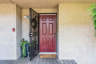 Building Photo - 665 Dartmore Ln
