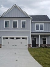 Building Photo - 3362 Skyland Dr