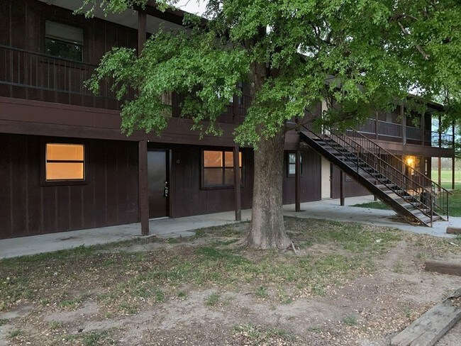Building Photo - Newly Remodel 2 bed 1 bath Apartment!