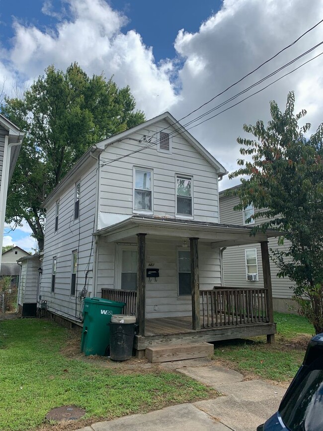 Building Photo - 827 14th St