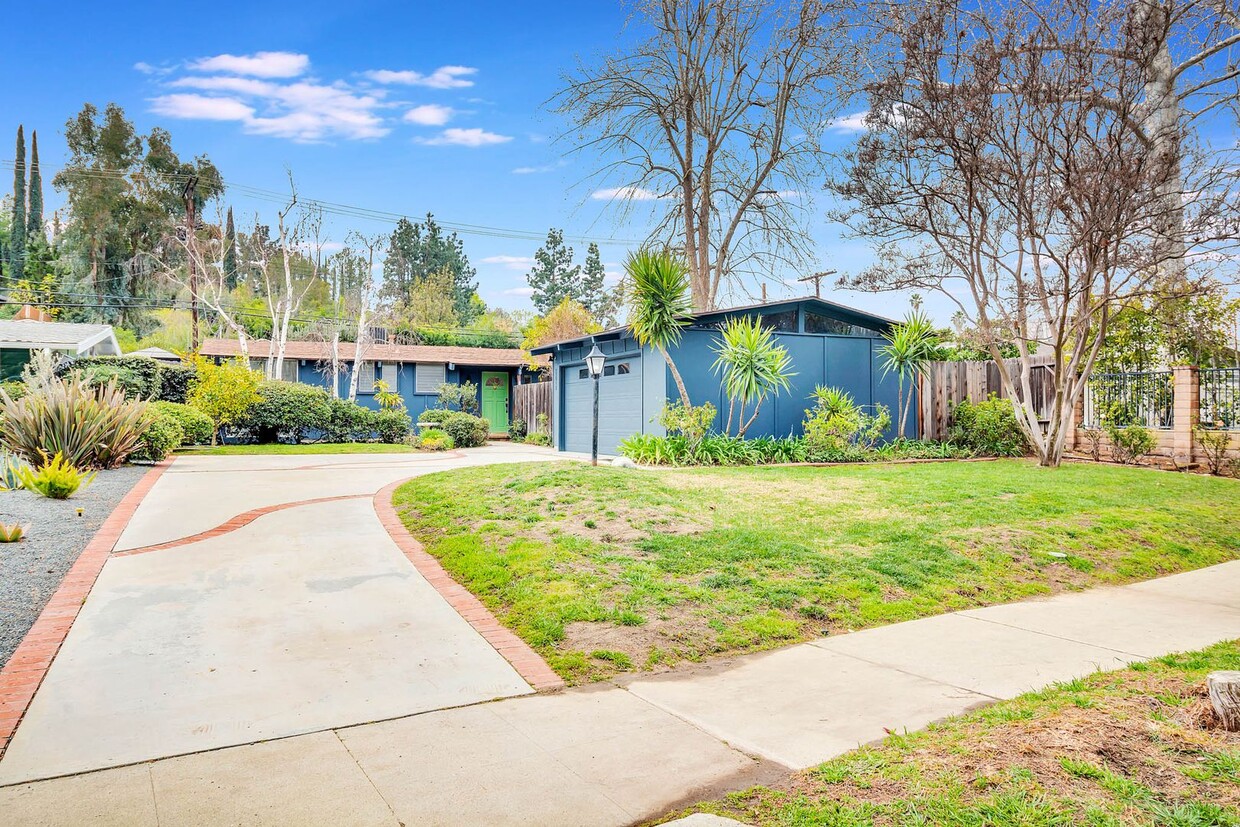 Foto principal - Stunning Woodland Hills Pool Home – South ...