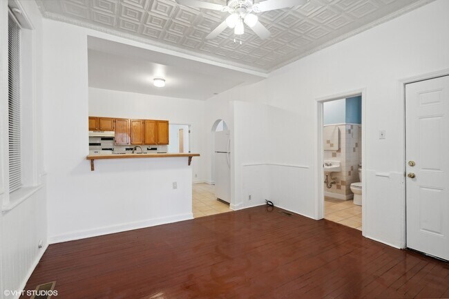 Building Photo - 560 W 18th St