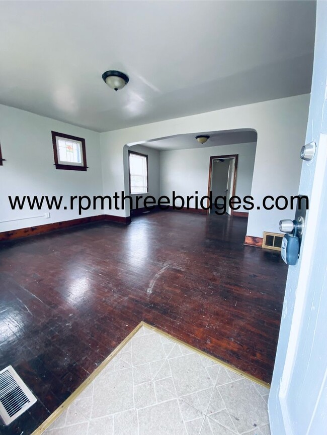 Building Photo - Jennings 2br/1.5ba House