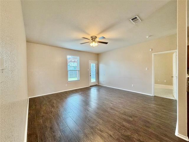 Foto del edificio - 5817 Deck House Rd