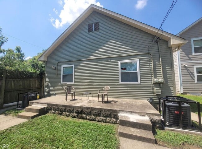 Building Photo - 1331 Kappes St