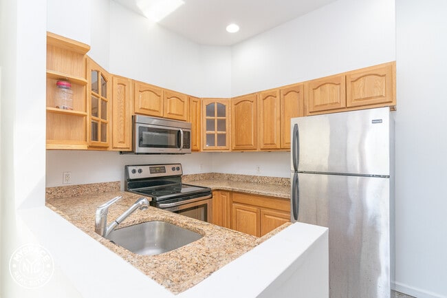 Building Photo - 68-10 58th Ave