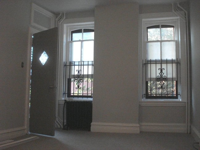 Building Photo - 2404 Parrish St
